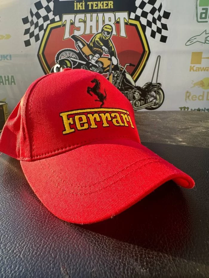 Ferrari Kırmızı Şapka